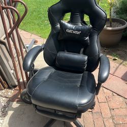 Elecwish Gaming Chair. Super Comfortable.!