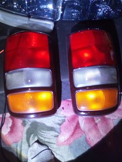 1(contact info removed) Headlight assembly for Sierra Tahoe and Yukon trucks