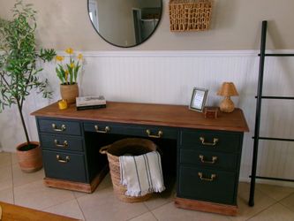 Modern Gray & Wood Executive Kimball Desk – Stylish & Spacious