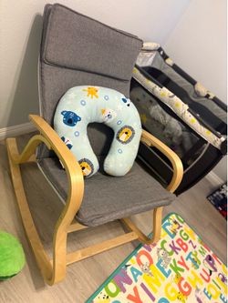 Rocking chair with boppy pillow