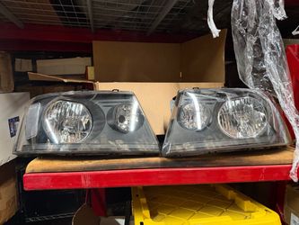 As is Pair of Car Headlight Assemblies for 04-08 ford f-150