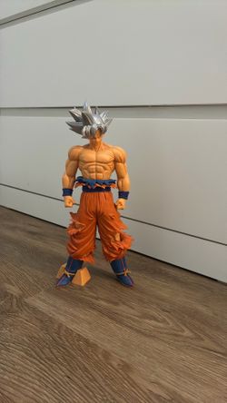 Dragon Ball Ultra Instinct Goku Figure – Large Anime Display