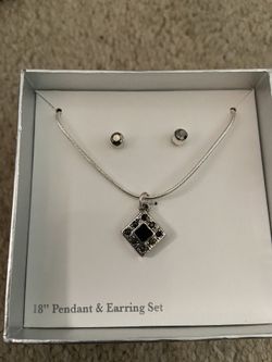 Beautiful black stone necklace with matching earrings NEW