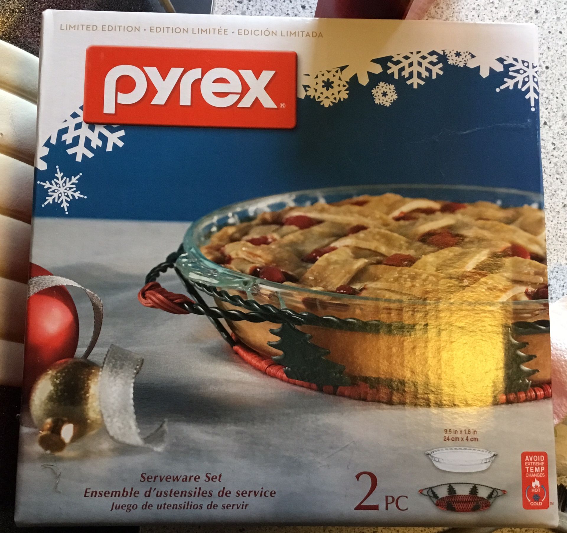 Pyrex 2 pc serve ware set