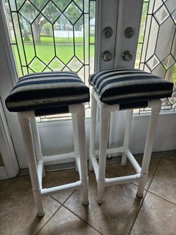 2 High Stools LIKE NEW PATIO FURNITURE