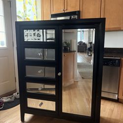 large dresser MUST LEAVE TODAY