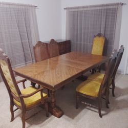Vintage Mid Century Dining Room Table  Set with 2 Leifs.....Solid Wood.......Great Condition 