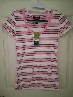 Just Kelly Striped V-Neck T-Shirt Medium