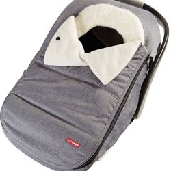 Imported
Baby car seat covers are the perfect accessory for cold weather travel with your little one. With elastic edges to secure around any car seat