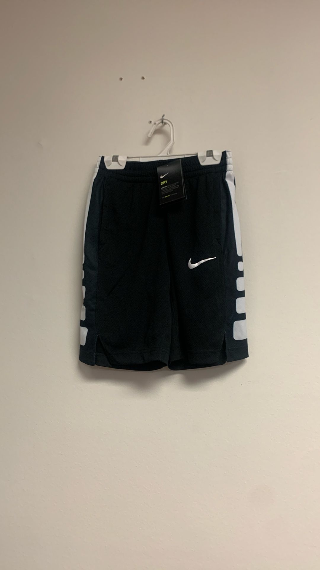 Nike Boy’s Dri-Fit Medd Mesh Shorts. Sz M. Black/White. Sh