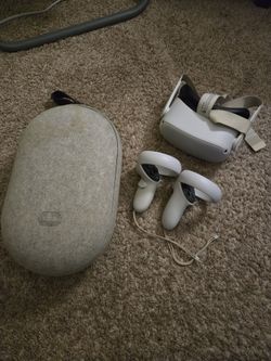 Oculus Quest 2 Used - 128GB With Case - Slight wear (read desc)