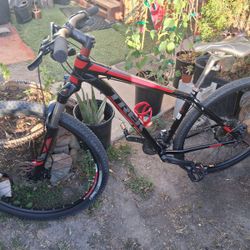 Trek X-Caliber 7 Cross-Country Mountain Bike