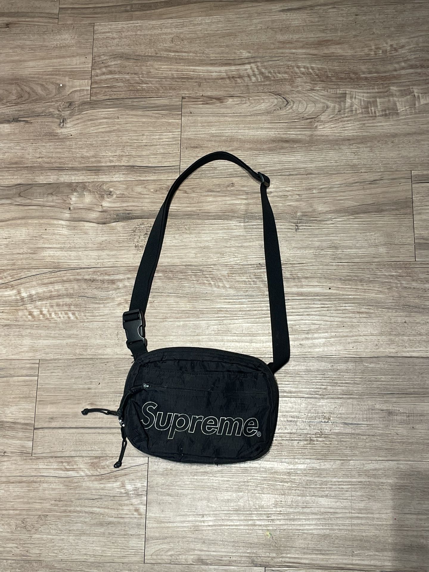 NEW* Supreme Shoulder Bag 