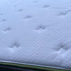 Novilla Full Size Mattress 75in (L) x 54in (W) x 10in (H)