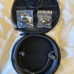 Bose QuietControl 30 Wireless Headphones Neckband Black with Case