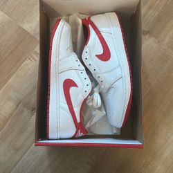 Air Jordan 1 Low - University Red Size 10.5 M