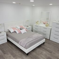 Brand New Bedroom Set __ Juego De Cuarto Nuevo A Estrenar 