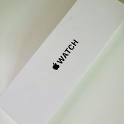 Apple Watch SE 2nd Gen (newest Model) 40mm GPS , Starlight! 