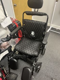 BRAND NEW - ComfyGo Majestic IQ-9000 Auto-Recline Folding Electric Wheelchair