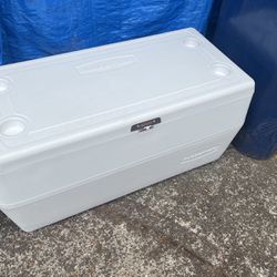 Large Clean Rubbermaid Marine Cooler Ice Chest 