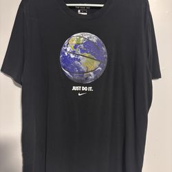 Nike Men’s Large World Basketball T-Shirt Black Graphic Logo Athletic Tee RARE