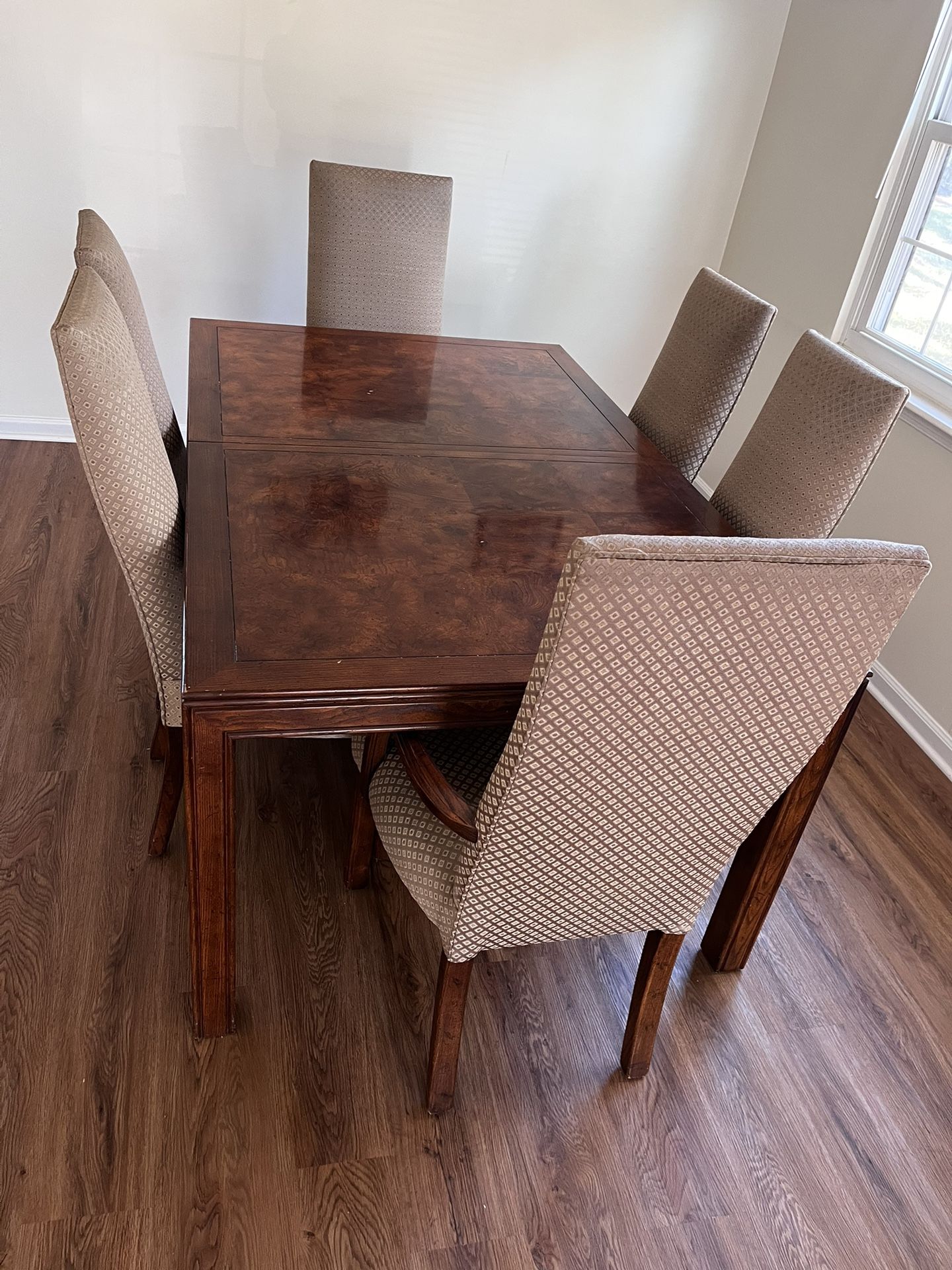 Dinning Table And 6 Chairs Set