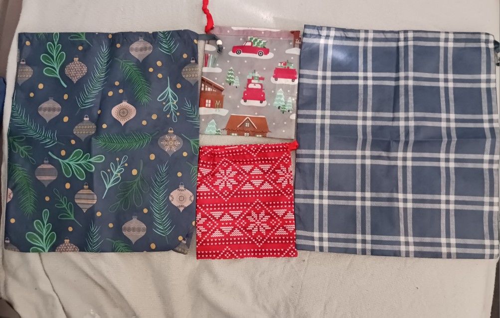 Thirty-One Gifts- Timeless Memory Pouches- Holiday Set 2 Small And 2 Large Bags