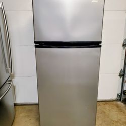 Estate By Whirlpool refrigerator (Delivery Available)