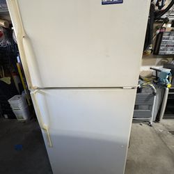 Top Freezer - Bottom Refrigerator- 20 Cubic Feet