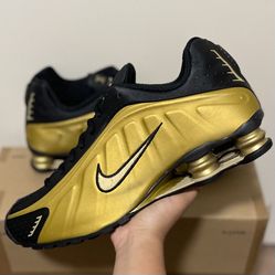 Nike Shox R4 Metallic Gold Black Men's Size 11.5 Running Shoes HQ1988-700 New