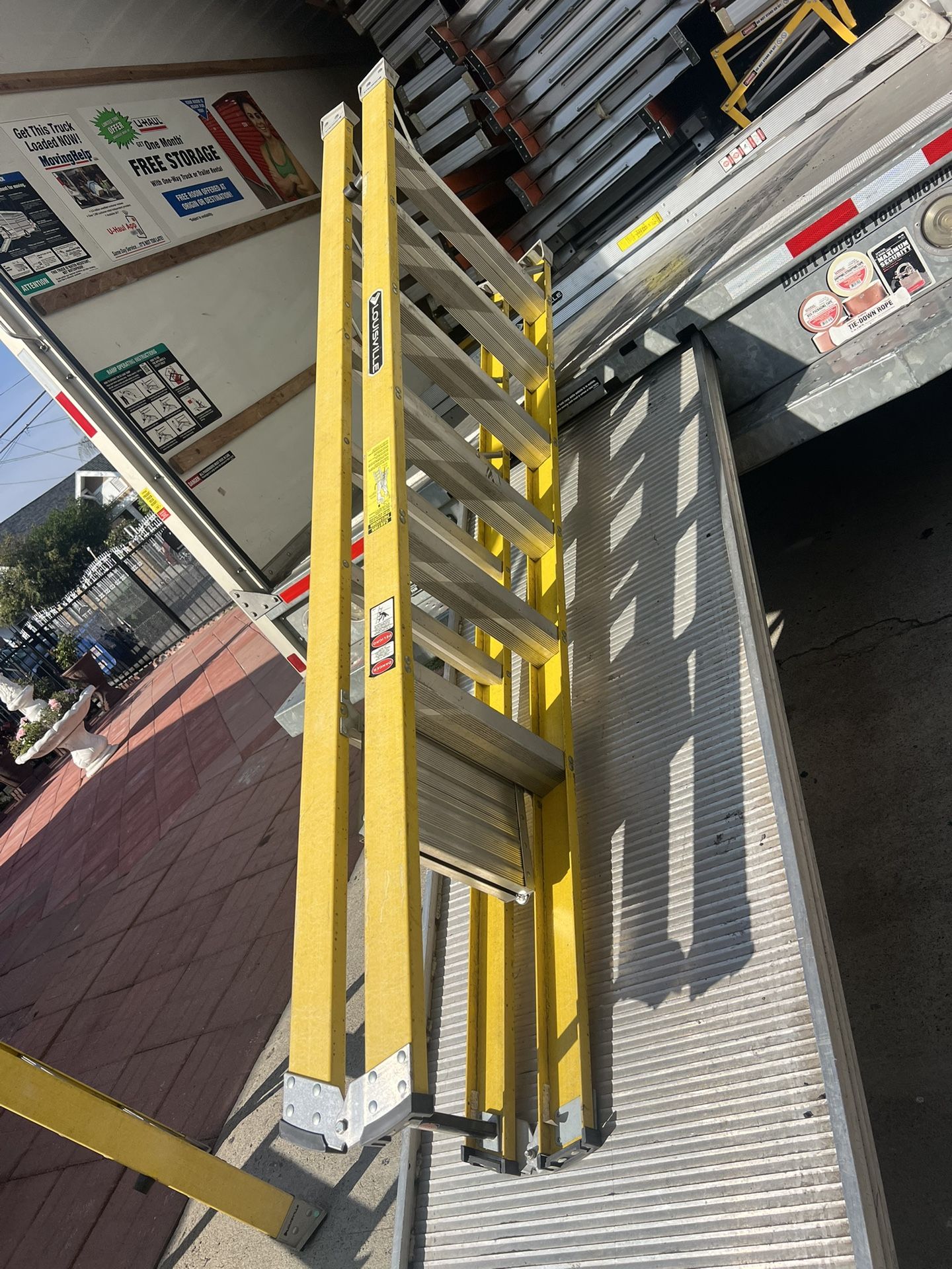 Escalera de siete pies de fibra de vidrio doble, subida nuevas muy baratas