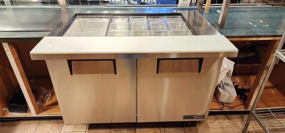 True TSSU-48-18 48" Spec Series® Mega Top Sandwich/Salad bar Prep Table w/ Refrigerated Base