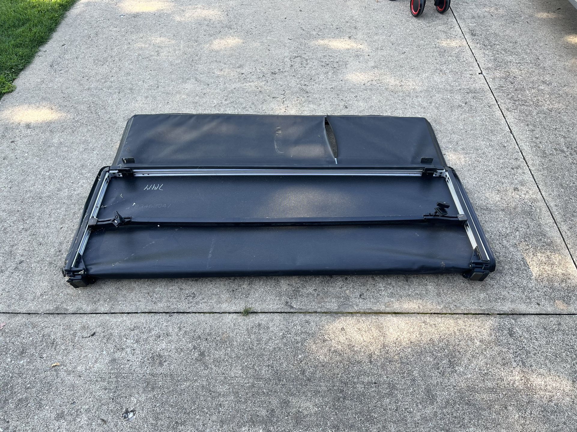 Truck Bed Cover (Mid Size Pickup)