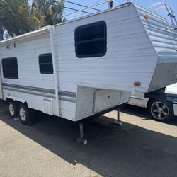 22’ Dunes 5th Wheel Toy Hauler