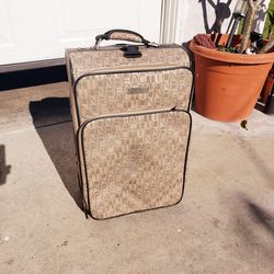 Suitcase On Wheels  - Carry On Size In Excellent Condition 
