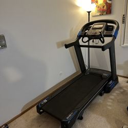 Incline Treadmill (AFG Pro 7.2AT)