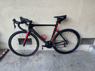 Giant Carbon Road Bike