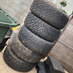 5 Llantas Con Rines $750 Obo 