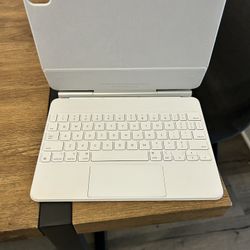 Apple Magic Keyboard & Pen