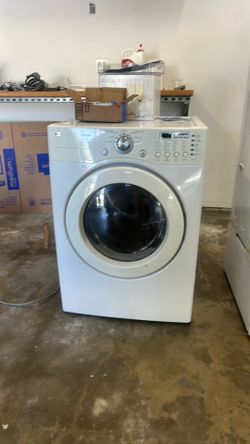 LG washer and dryer with pedestals