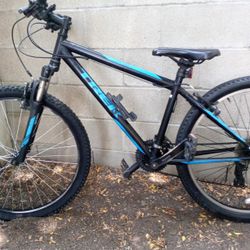 TREK 820 Mountain Bike