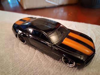 Jada 2006 Diecast Chevy Camaro Concept Car
