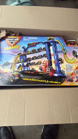 Cheap! Monster Jam Garage Brand New