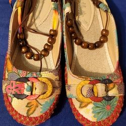 Xiru Retro Bohemiam Beaded Floral Flats Size 41 US 7.5 NEW