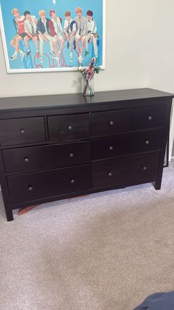 Bed frame and chest of drawers