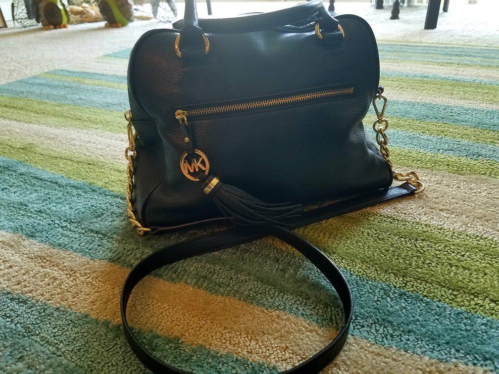 LOWER PRICE! Authentic Black Micheal Kors Handbag w/detachable straps