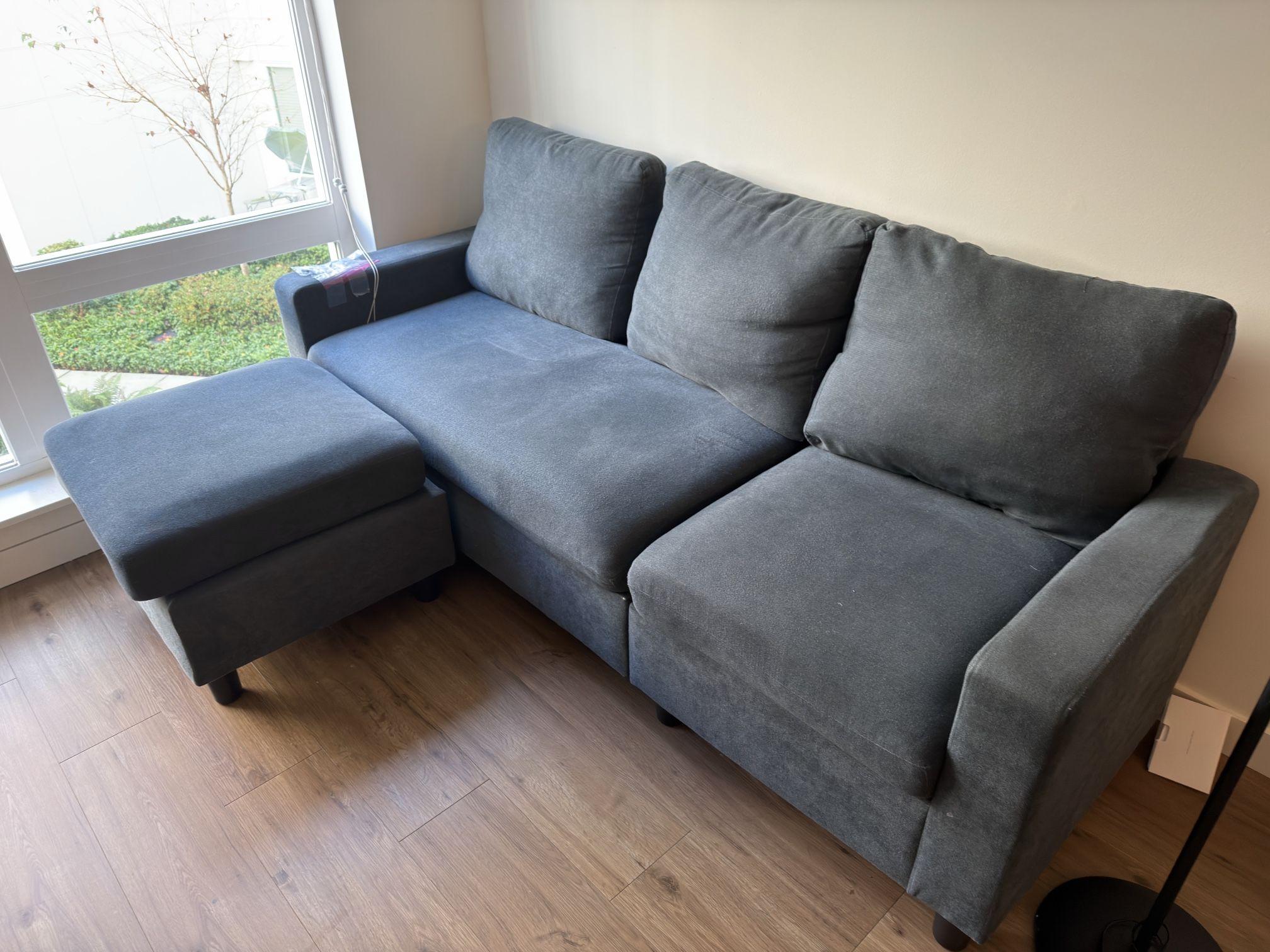Small Sectional Couch Sofá (Free Delivery)🚚