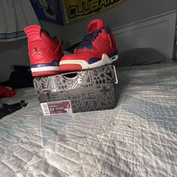 Jordan 4 Fiba 