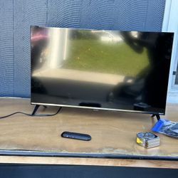 TV 32 in TCL  w Roku