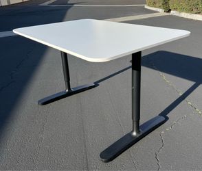 Ikea Bekant Office Desk w Adjustable Height